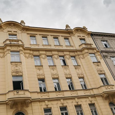 Comfortable And Cosy Apt A Few Steps From Dancing House And Naplavka Dance Praag Buitenkant foto