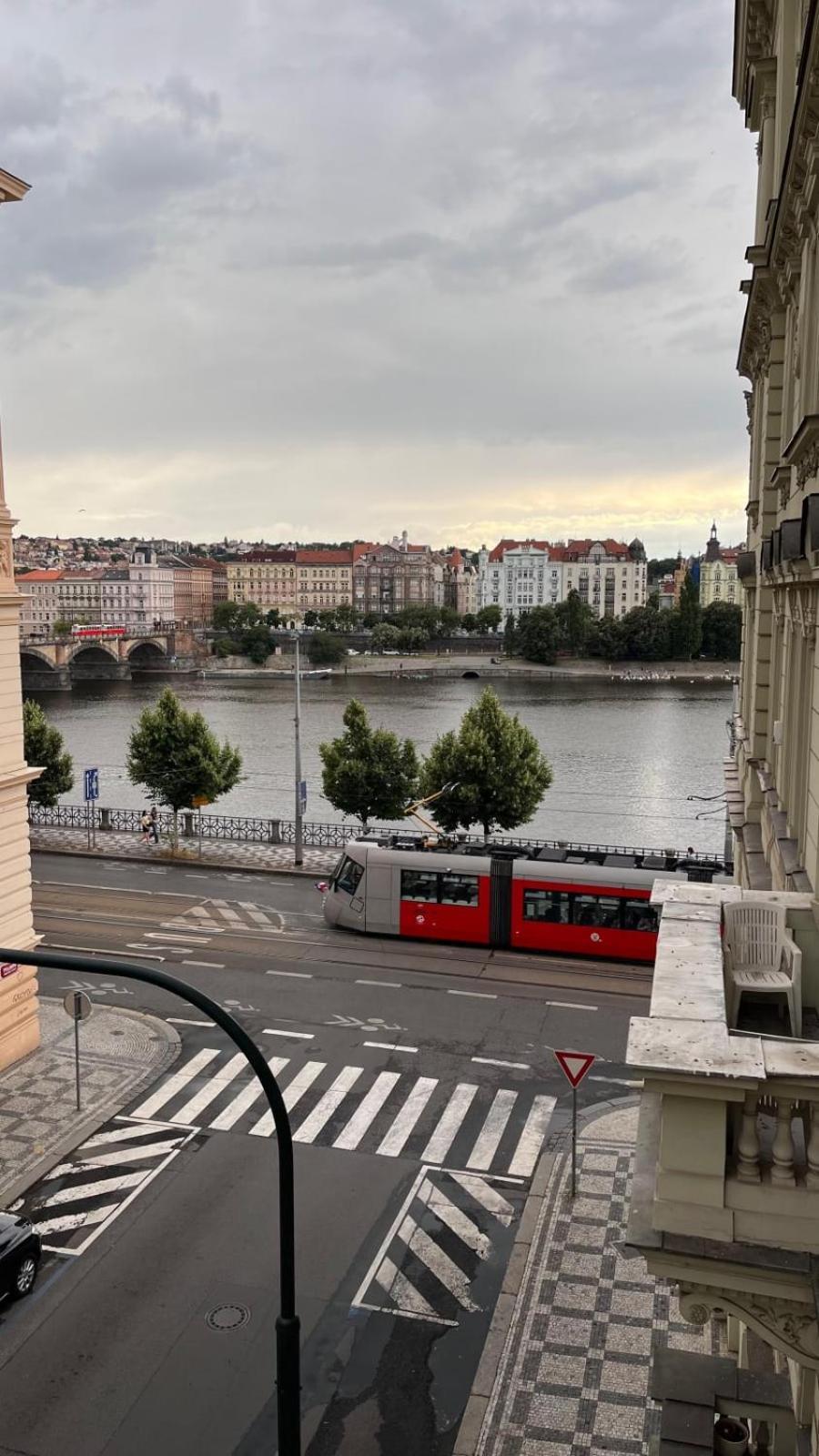 Comfortable And Cosy Apt A Few Steps From Dancing House And Naplavka Dance Praag Buitenkant foto